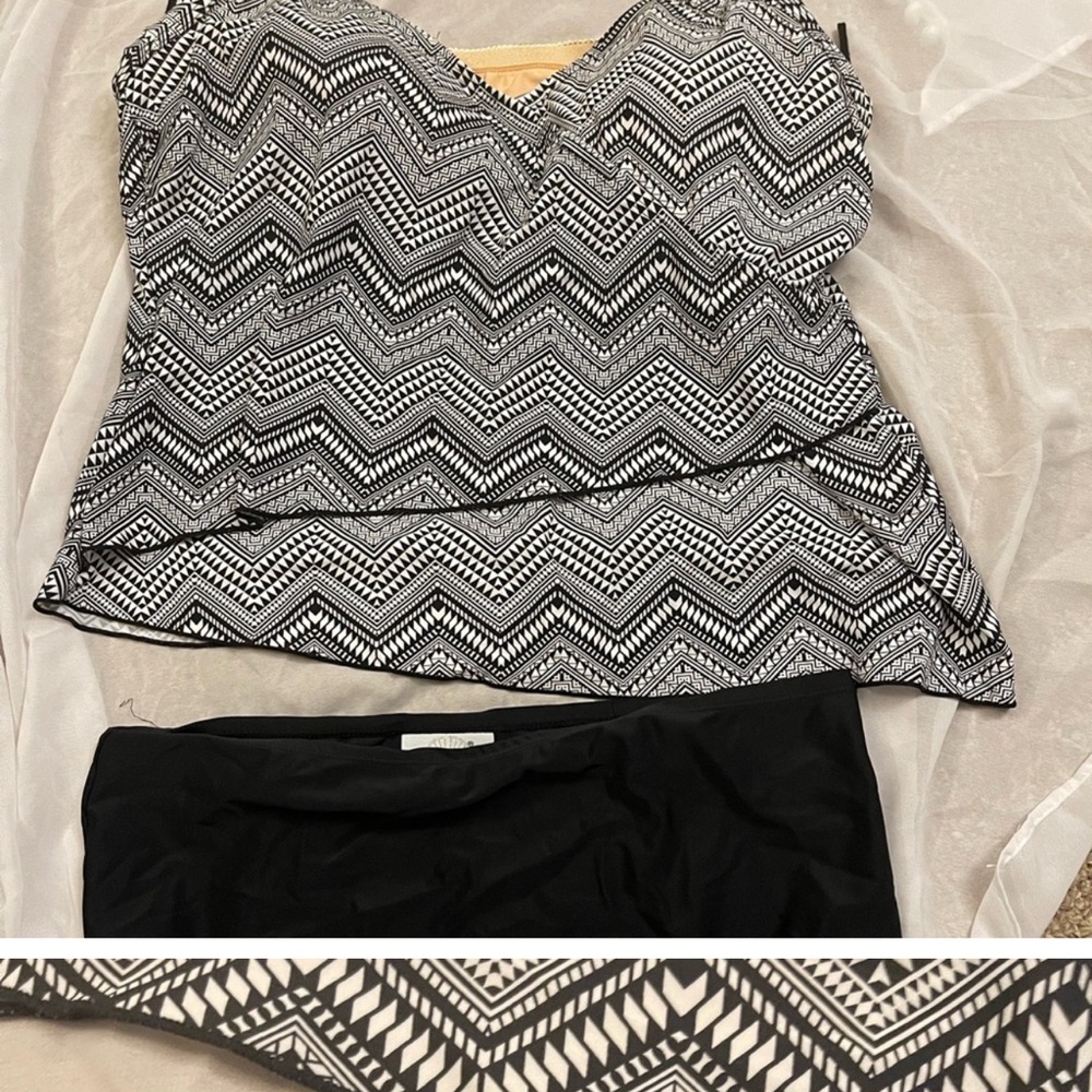 Tankini plus size swim wear top only is Ceeb brand & size 18